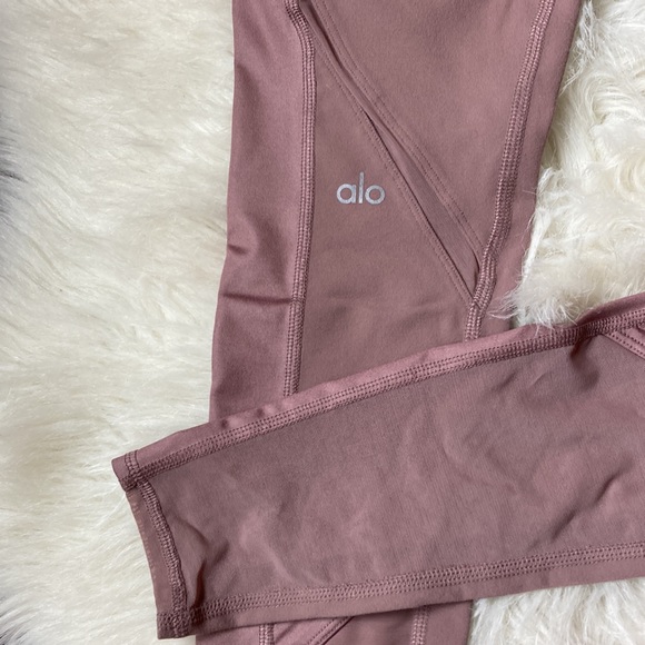 Alo Leggings - Picture 4 of 6